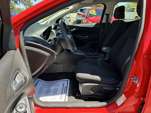 Used 2016 Ford Focus SE FWD image 3