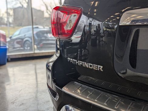 Used 2017 Nissan Pathfinder Platinum w/ Cargo Package image 9