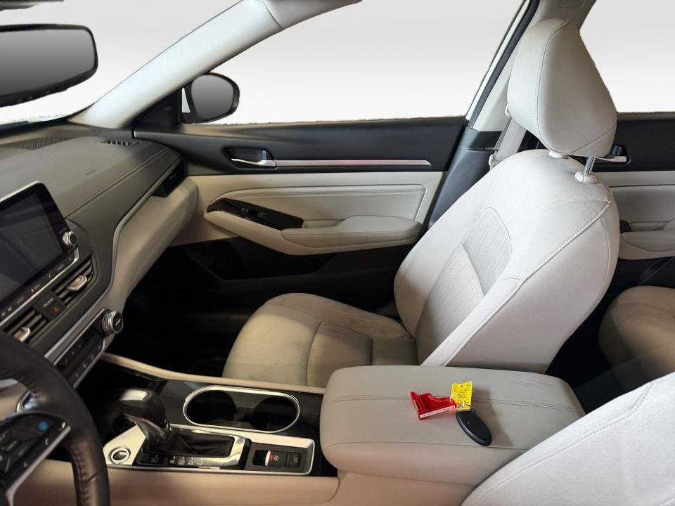 Used 2020 Nissan Altima 2.5 SV FWD image 32