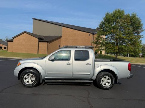 Used 2007 Nissan Frontier LE w/ Leather Pkg AWD/4WD image 4