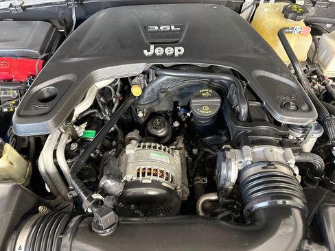Used 2020 Jeep Gladiator Sport w/ Quick Order Package 24S AWD/4WD image 39