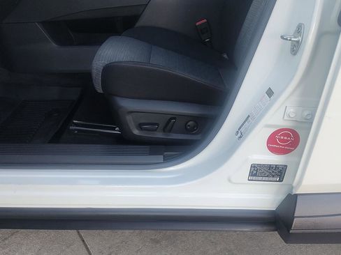 Used 2023 Nissan Rogue SV image 22