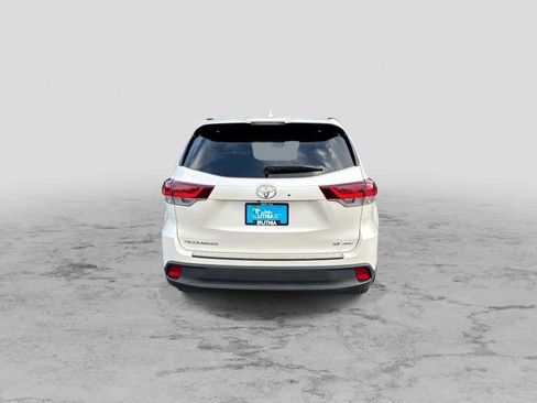 Used 2019 Toyota Highlander SE AWD/4WD image 7