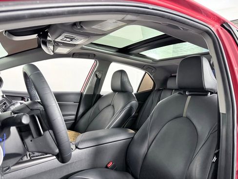 Used 2021 Toyota Camry XSE image 13