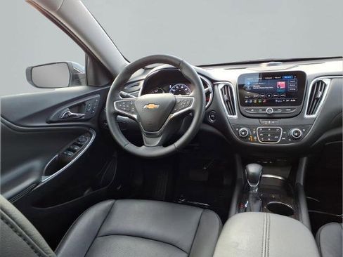 Used 2025 Chevrolet Malibu LT w/ Redline Edition image 10