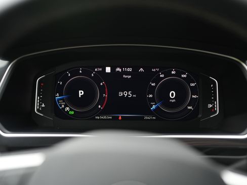 Certified 2023 Volkswagen Tiguan SEL R-Line image 13