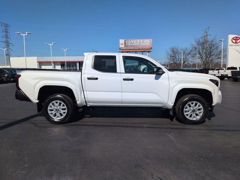 Used 2024 Toyota Tacoma SR image 6