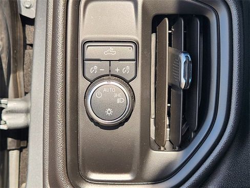 Used 2025 Chevrolet Silverado 1500 Custom image 21