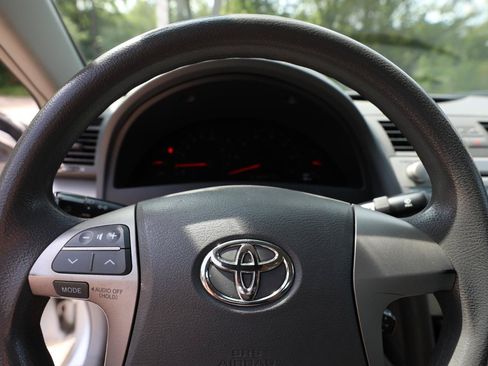 Used 2009 Toyota Camry FWD image 18