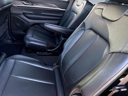 Used 2024 Jeep Grand Cherokee L Limited w/ Luxury Tech Group II image 15