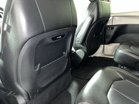 Used 2024 Chrysler Pacifica Touring-L image 24
