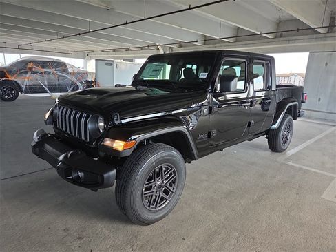 New 2025 Jeep Gladiator Sport image 9