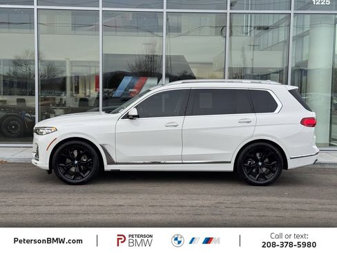 Used 2022 BMW X7 xDrive40i w/ Premium Package image 3