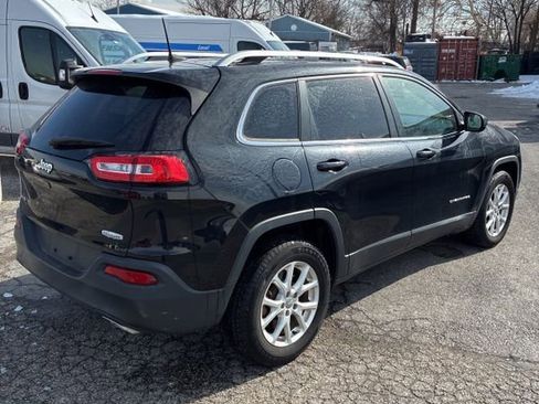 Used 2018 Jeep Cherokee Latitude w/ Cold Weather Group image 7