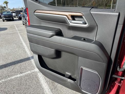 Used 2022 Chevrolet Silverado 1500 High Country w/ High Country Premium Package image 9