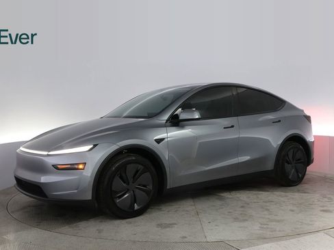 Used 2026 Tesla Model Y 2WD image 18