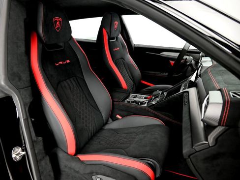 Used 2023 Lamborghini Urus Performante AWD/4WD image 11