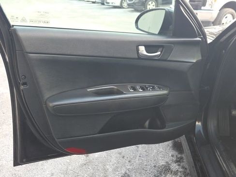 Used 2019 Kia Optima S image 17