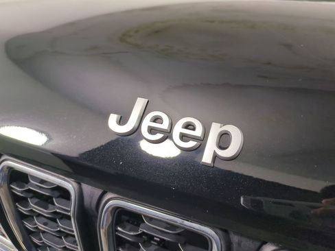 Used 2025 Jeep Grand Cherokee Laredo X w/ Luxury Tech Group I AWD/4WD image 13
