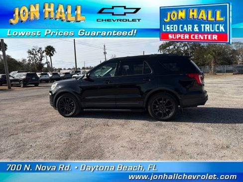 Used 2018 Ford Explorer XLT w/ Equipment Group 202A image 6