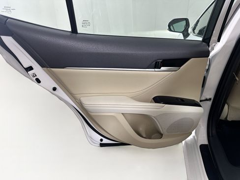 Used 2018 Toyota Camry XLE image 26