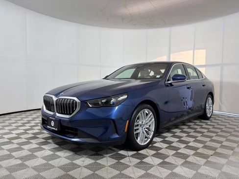 Used 2024 BMW 530i xDrive w/ Premium Package AWD/4WD image 3