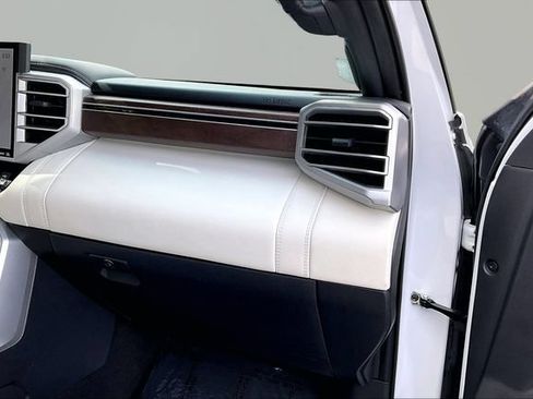Used 2024 Toyota Sequoia Capstone RWD image 19