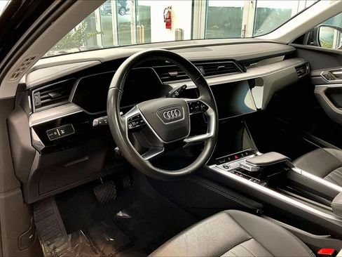 Used 2024 Audi Q8 e-tron Premium Plus w/ Premium Plus Package image 16