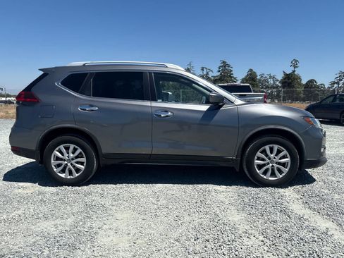 Used 2018 Nissan Rogue SV w/ Premium Package AWD/4WD image 9