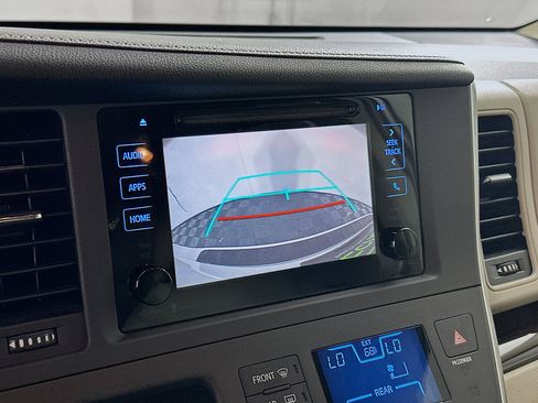 Used 2015 Toyota Sienna XLE image 21