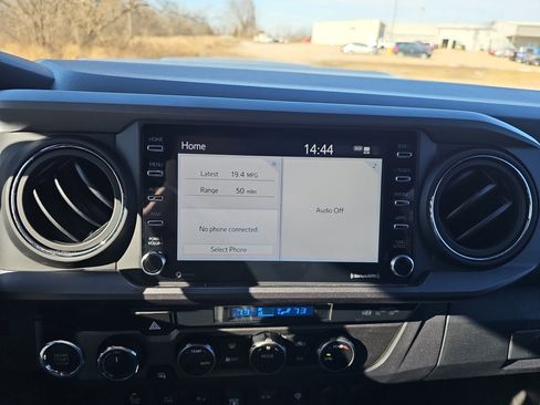 Used 2023 Toyota Tacoma TRD Sport w/ Technology Package image 28