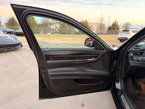 Used 2010 BMW 750Li xDrive image 10