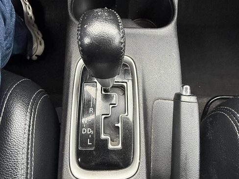 Used 2015 Mitsubishi Outlander SE image 40