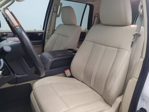 Used 2017 Lincoln Navigator Reserve image 17