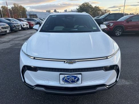 New 2026 Chevrolet Equinox EV LT w/ Convenience Package II image 2