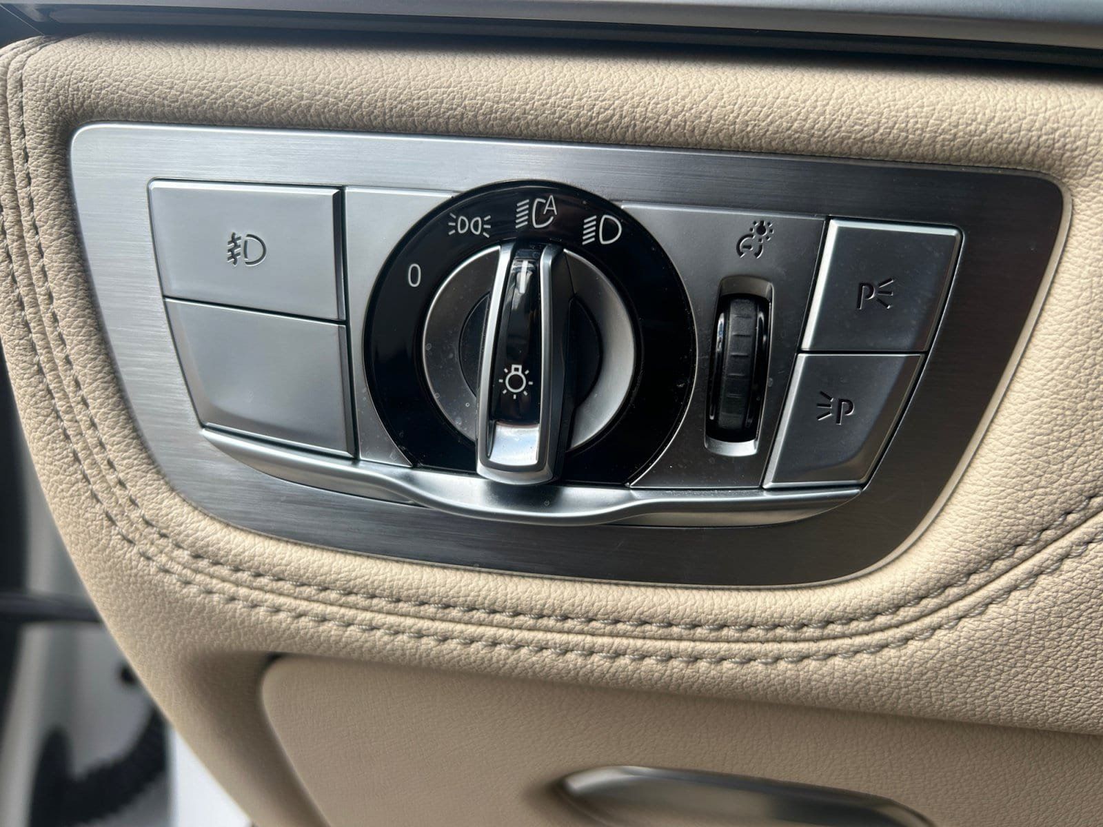 Used 2017 BMW 750i xDrive AWD/4WD image 26