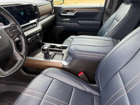 Used 2023 Chevrolet Silverado 1500 High Country w/ Technology Package AWD/4WD image 27