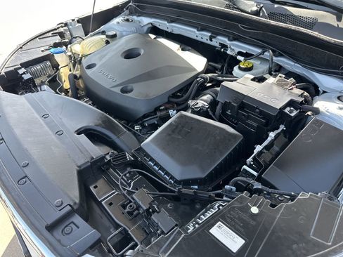 Used 2020 Volvo XC40 T5 Momentum image 16