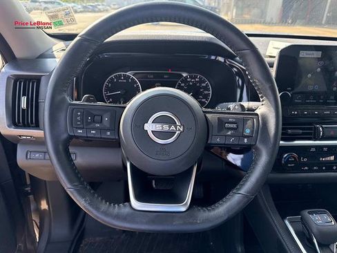 Certified 2025 Nissan Pathfinder SL FWD image 20