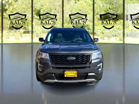 Used 2016 Ford Explorer Platinum image 2