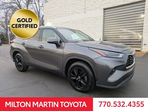 Certified 2022 Toyota Highlander XLE image 2
