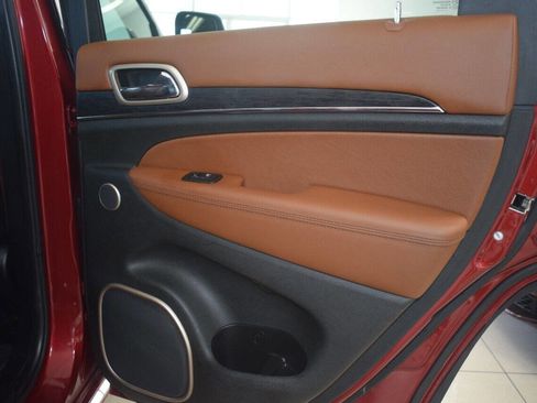 Used 2015 Jeep Grand Cherokee Summit w/ Platinum Series Group image 21