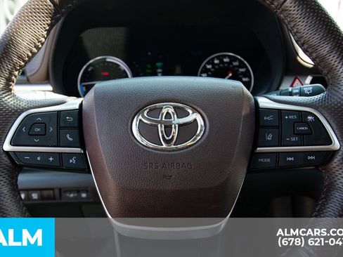 Used 2023 Toyota Sienna Platinum image 24