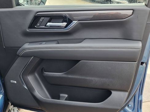 New 2025 GMC Yukon XL Elevation image 40