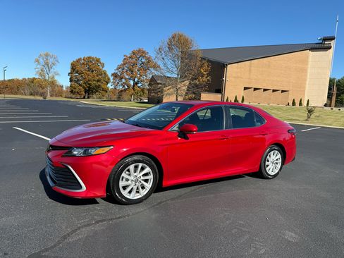 Used 2023 Toyota Camry LE image 4