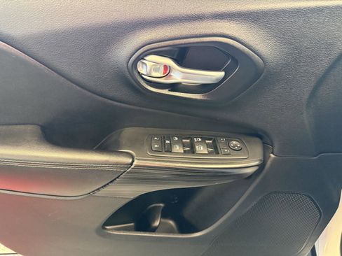 Used 2015 Jeep Cherokee Limited image 27