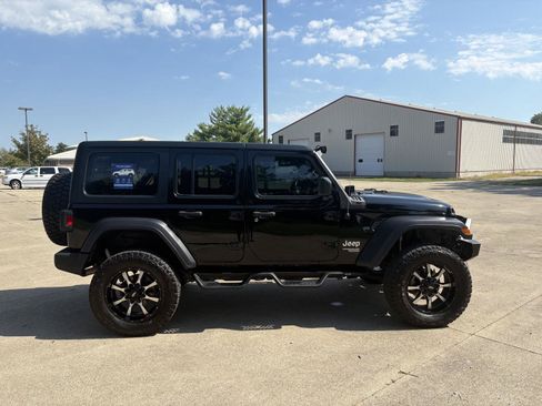 Used 2019 Jeep Wrangler Unlimited Sport S AWD/4WD image 22