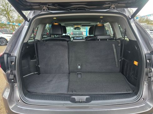 Used 2018 Toyota Highlander SE image 26