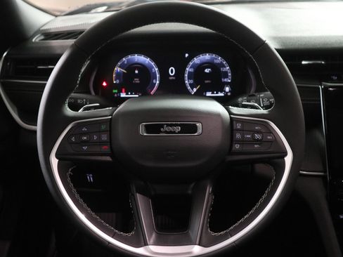 New 2025 Jeep Grand Cherokee L Laredo image 17