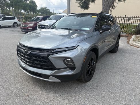 Used 2024 Chevrolet Blazer LT w/ Convenience Package FWD image 3